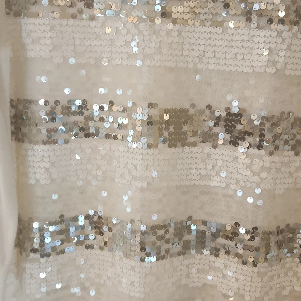 Ladies top - Picture 3 of 3